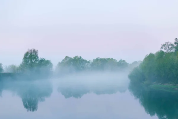 Hustá Ranní Mlha Nad Řekou — Stock fotografie