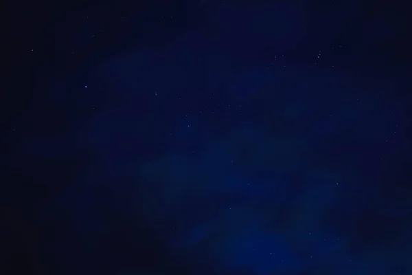 Cielo Estrellado Azul Través Nubes Grises —  Fotos de Stock