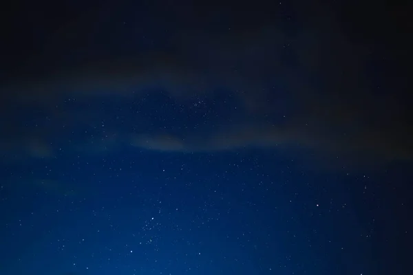 Cielo Estrellado Azul Través Nubes Grises —  Fotos de Stock