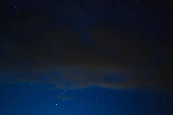 Cielo Estrellado Azul Través Nubes Grises —  Fotos de Stock