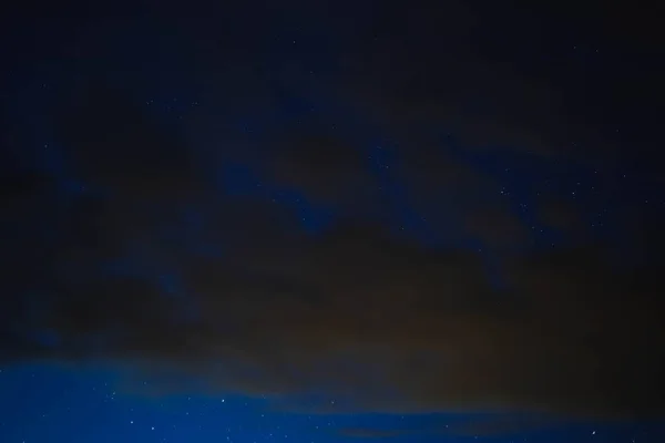 Ciel Étoilé Bleu Travers Des Nuages Gris — Photo