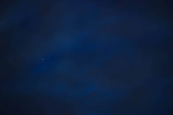 Ciel Étoilé Bleu Travers Des Nuages Gris — Photo