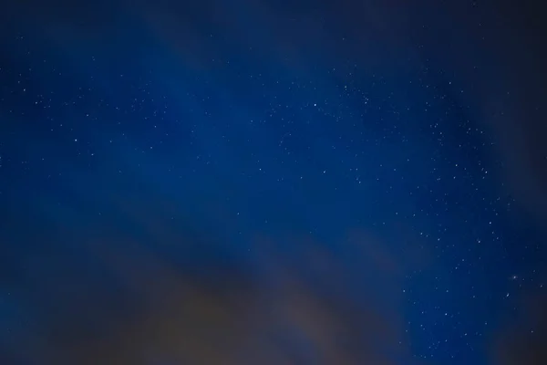 Ciel Étoilé Bleu Travers Des Nuages Gris — Photo