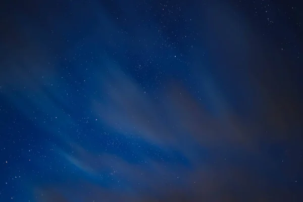 Ciel Étoilé Bleu Travers Des Nuages Gris — Photo