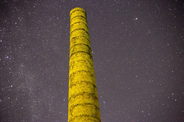 Geceleri boru fabrikası