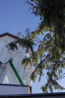 Manastırın beyaz duvarı