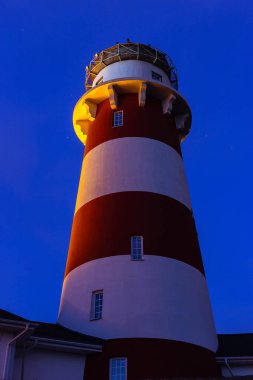 Gün batımında deniz feneri