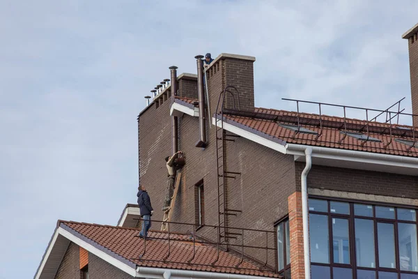 Workers Roof — Stock Photo, Image