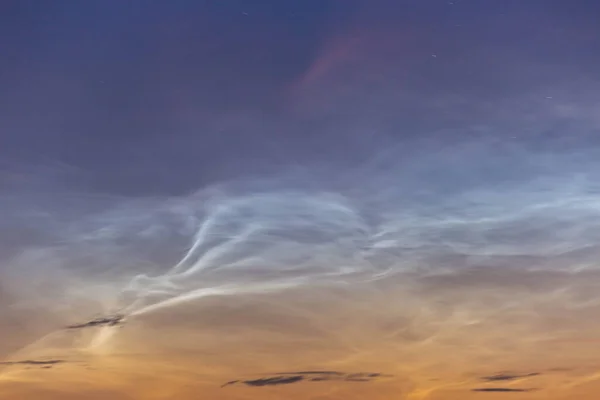 Gece Yarısı Gökyüzünde Gece Yarısı Bulutları — Stok fotoğraf