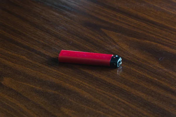 Briquet Rouge Sur Table — Photo