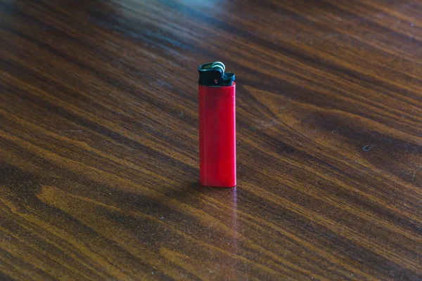 Briquet Rouge Sur Table — Photo