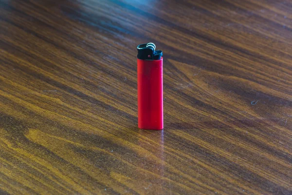 Briquet Rouge Sur Table — Photo