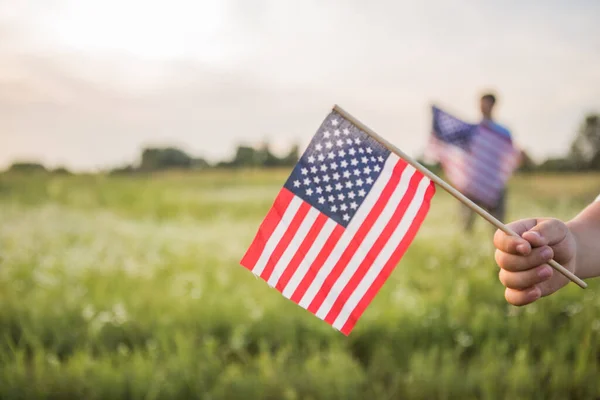 Jähriger Junge Mit Einer Amerikanischen Flagge Bei Sonnenuntergang Auf Dem — Stockfoto