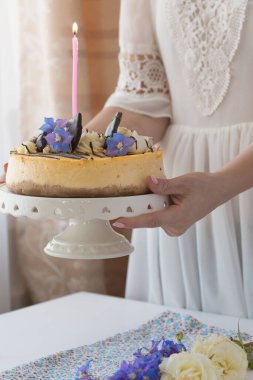 Karamelli elma ve armutlu peynirli kek. Sonbahar tatlısı. Karamelli elmalı cheesecake 