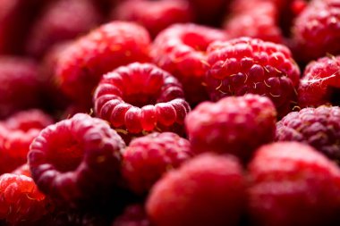 Taze ve tatlı kırmızı ahududu dokusu. meyve yığını arka planı