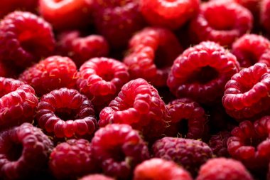 Taze ve tatlı kırmızı ahududu dokusu. meyve yığını arka planı