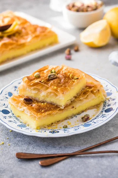 Custard Van Galaktoboureko Bougatsa Grieks Traditioneel Dessert Gebakken Een Pan — Stockfoto