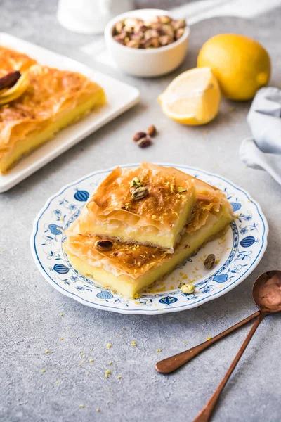 Custard Van Galaktoboureko Bougatsa Grieks Traditioneel Dessert Gebakken Een Pan — Stockfoto