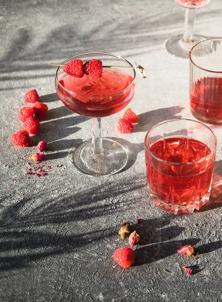 Primer Plano Una Bebida Tipo Mary Sangrienta Cóctel Sobre Fondo —  Fotos de Stock