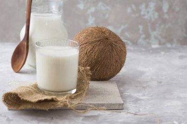 Hindistan cevizi sütünün yakın görüntüsü