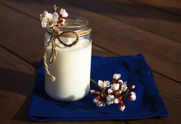 Milchprodukt Glas Auf Einem Holzhintergrund — Stockfoto