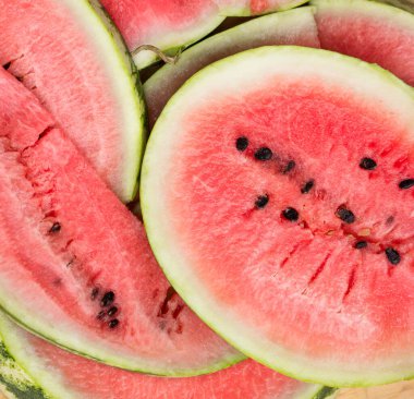 Karpuz yakın doğranmış.