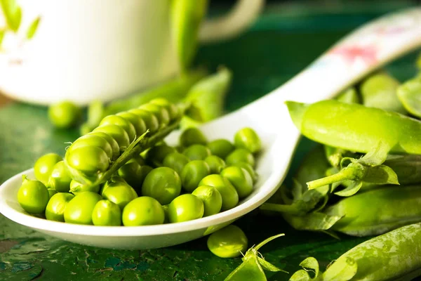 Frische Grüne Erbsen Und Schoten Als Hintergrund — Stockfoto