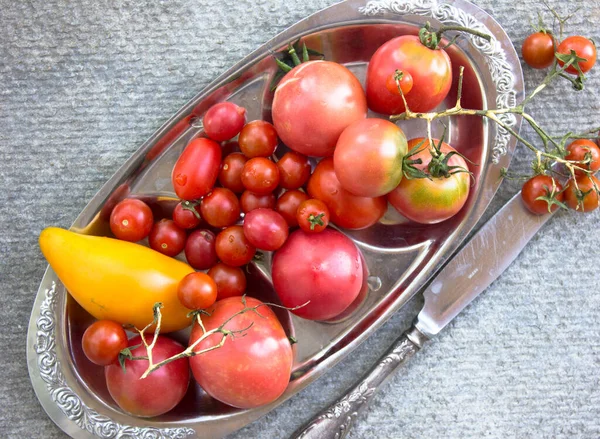 Vários Tomates Coloridos Mesa Vista Superior Espaço Cópia — Fotografia de Stock