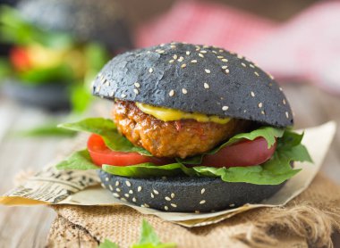 Biftek etli ev yapımı burger. 