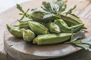 Taze bamya veya Lady Finger Sebzesi.