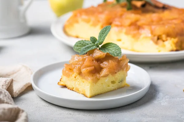 Quarkauflauf Mit Äpfeln Und Zimt Konzept Eines Gesunden Frühstücks Süßes — Stockfoto