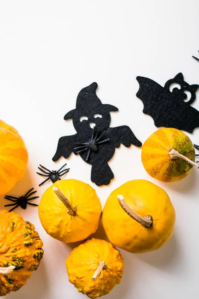 Marco Decoración Halloween Sobre Fondo Blanco Pastel Calabazas Planas Color — Foto de Stock