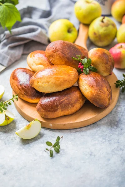 Tartes Prêtes Cuire Pirogi Aux Pommes Cuisine Russe Traditionnelle — Photo