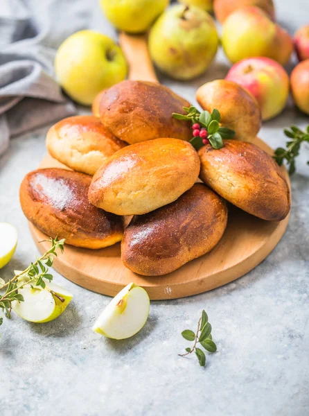 Ready Made Baked Pies Pirogi Apple Traditional Russian Cuisine — Stock Photo, Image