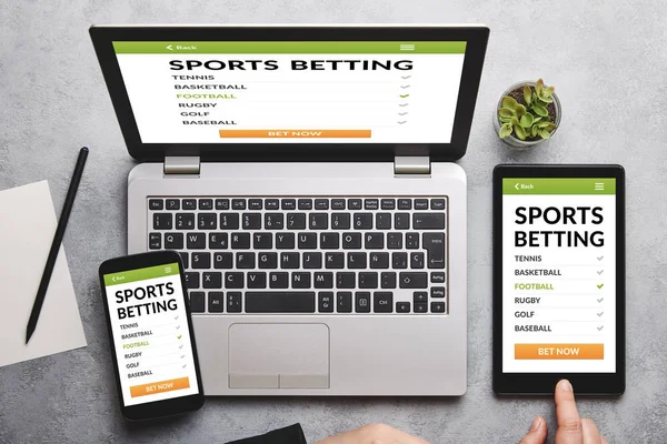 Concepto de apuestas deportivas en la pantalla del ordenador portátil, tableta y smartphone — Foto de Stock