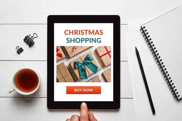 Conceito de compras de Natal na tela do tablet — Fotografia de Stock