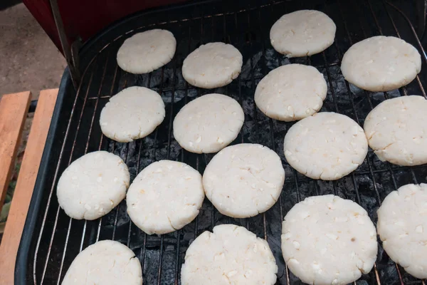 Feche Foto Dos Arepas Crus Não Cozidos Comida Colombiana — Fotografia de Stock