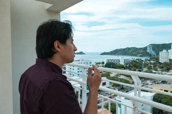 Hombre Balcón Mirando Distancia Triste Deprimida Concepto Depresión Problemas — Foto de Stock