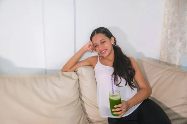 Fit Woman Resting While Drinking Nutritious Detoxifying Shake — Stock Photo, Image