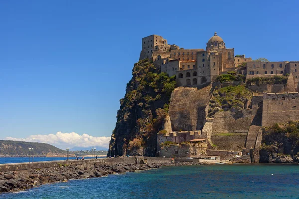 Increíble Vista Del Castillo Aragón Isla Ischia —  Fotos de Stock