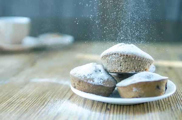 Vacanza Inverno Sfondo Con Muffin Decorazione Con Zucchero Velo Tonica — Foto Stock