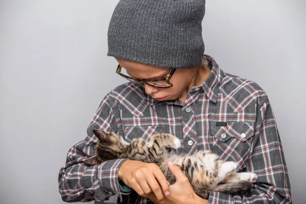 Adorable Boy Playing Kitten — Stock Photo, Image