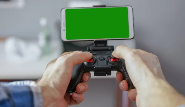 Gamepad Dengan Ponsel Tangan Pemain Layar Hijau — Stok Foto