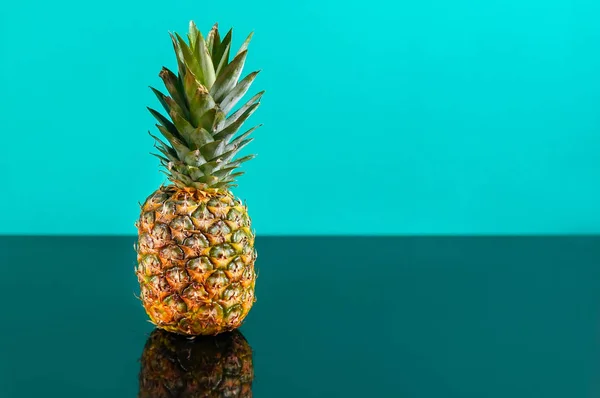 Ananas Frais Sur Fond Bleu Vert Fête Été Fond — Photo