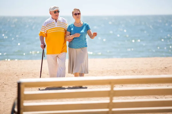 Familia Edad Viajes Turismo Concepto Personas Pareja Ancianos Descansan Resort — Foto de Stock