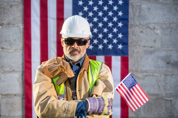 Trabajador Serio Bandera Americana — Foto de Stock