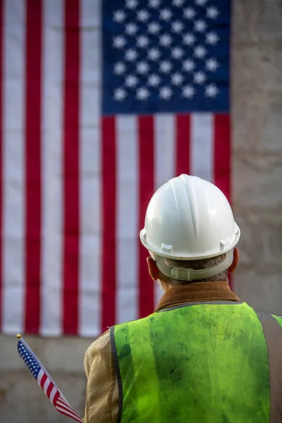 Ouvrier Sérieux Drapeau Américain — Photo