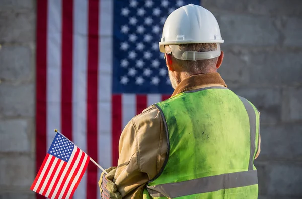 Poważny Pracownik Amerykańska Flaga — Zdjęcie stockowe