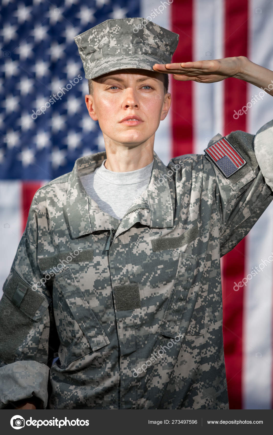 Soldat Feminin L armee Americaine Devant Drapeau Americain Photo de stock par PEPPERSMINT 273497596