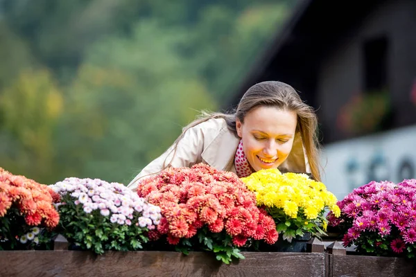 Ritratto Una Giovane Donna Nel Parco Autunnale Autunno Primavera Viaggio — Foto Stock